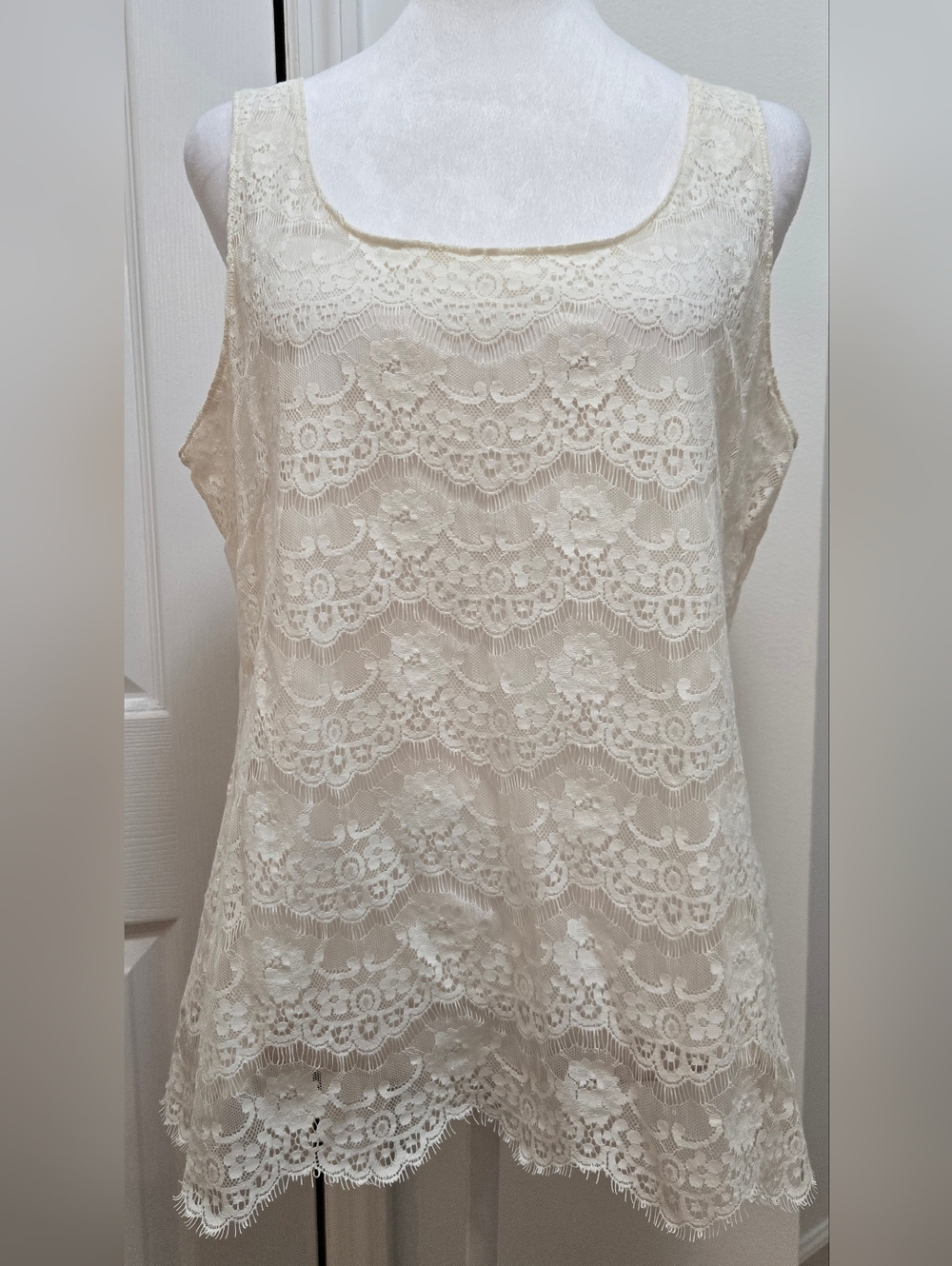 Banana Republic Cream Lace Camisole Tank Size L